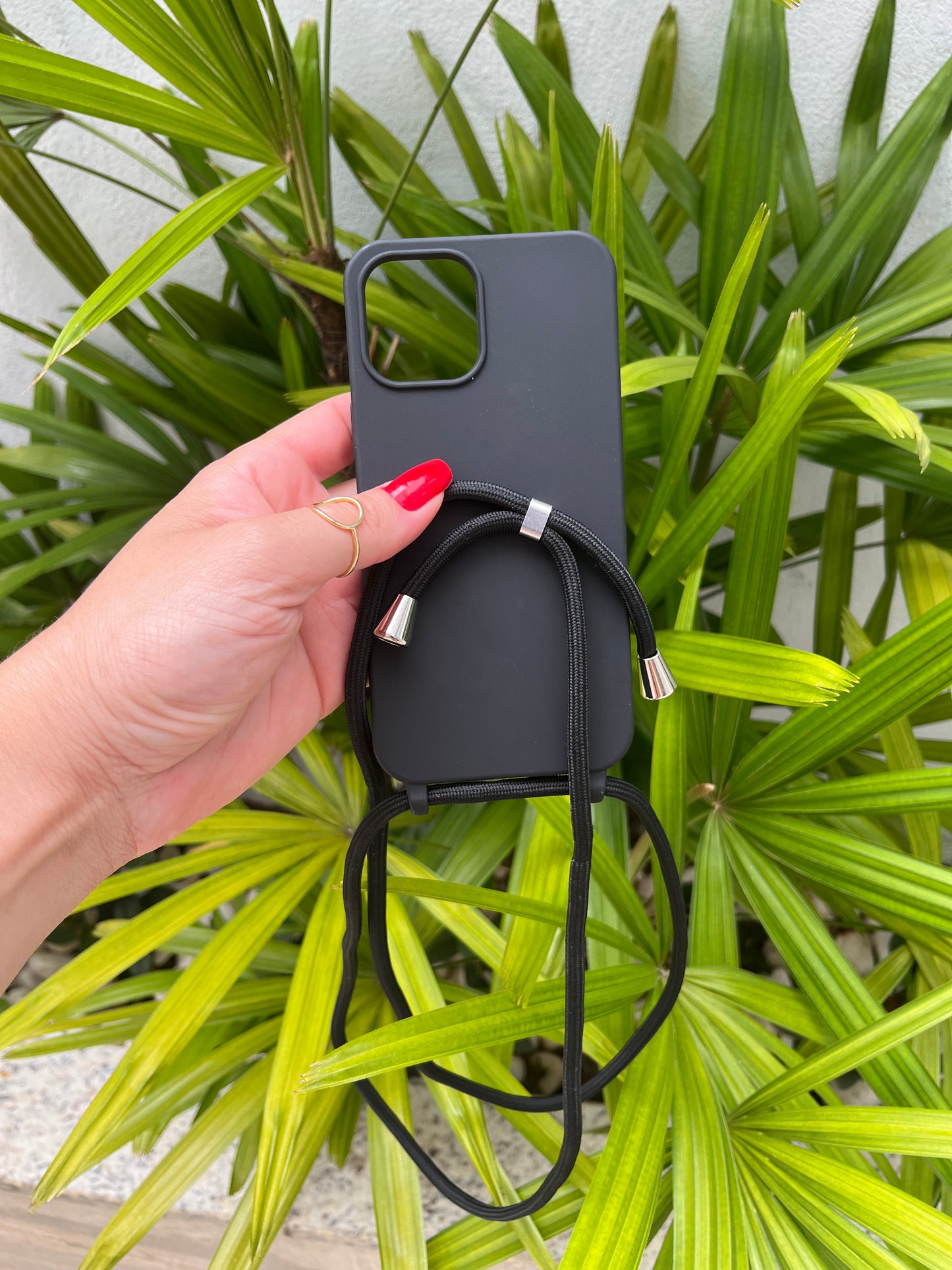 Case Iphone Crossbody Preta lisa com alça regulavel